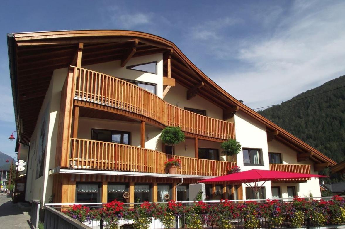 Adler Hotel-Pension Fulpmes Luaran gambar