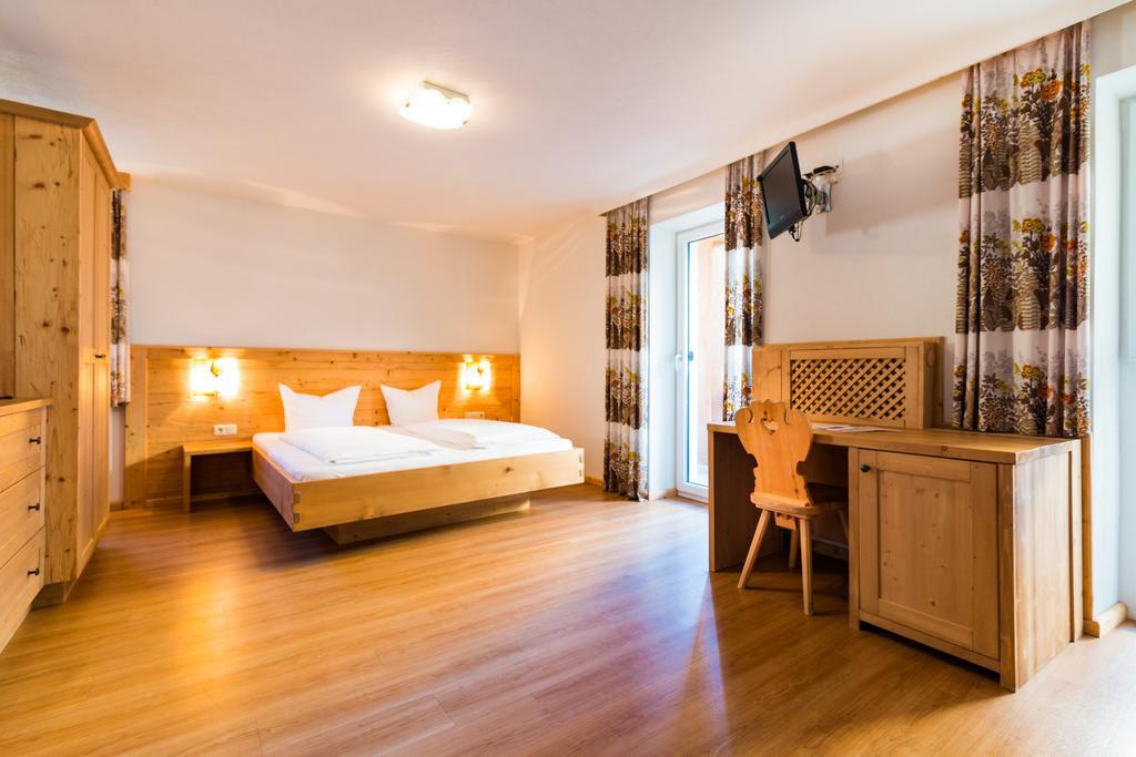 Adler Hotel-Pension Fulpmes Luaran gambar